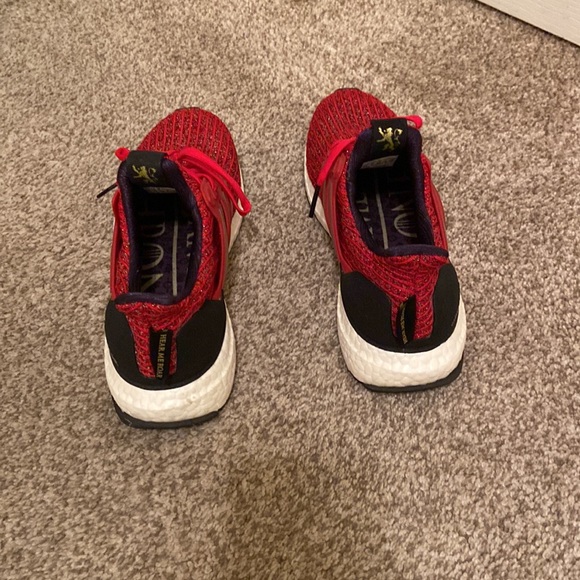 Game of Thrones adidas ultra boosts size 6.5 - Picture 3 of 3